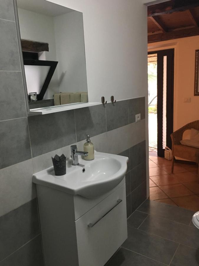 Is Scabas Guestrooms Guest house Solarussa